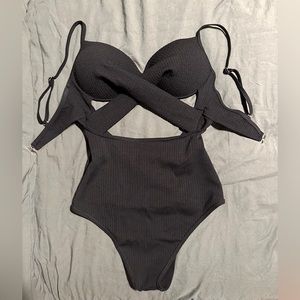 Medium black bathing suit